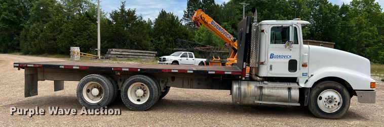 image for item KC9872 1991 International 9400  flatbed truck