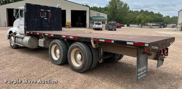 image for item KC9872 1991 International 9400  flatbed truck