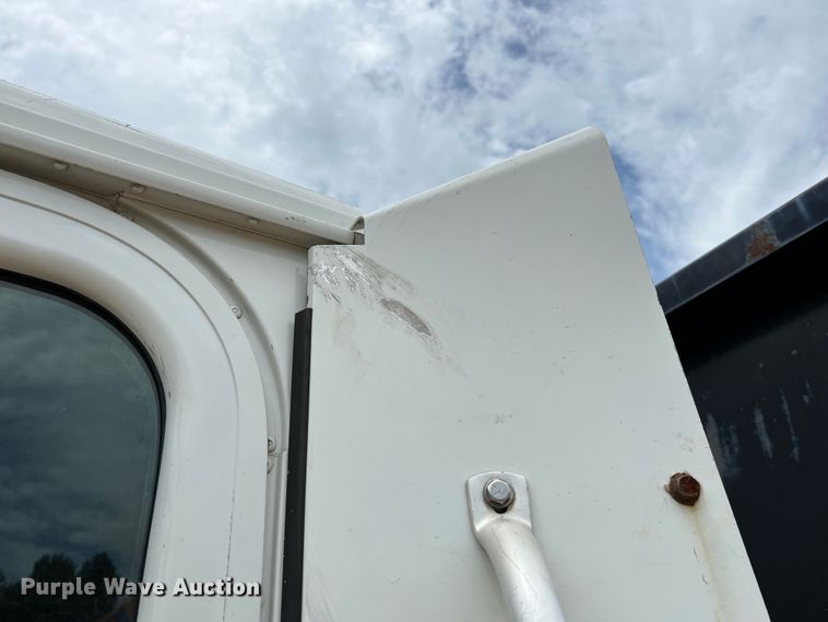 image for item KC9872 1991 International 9400  flatbed truck