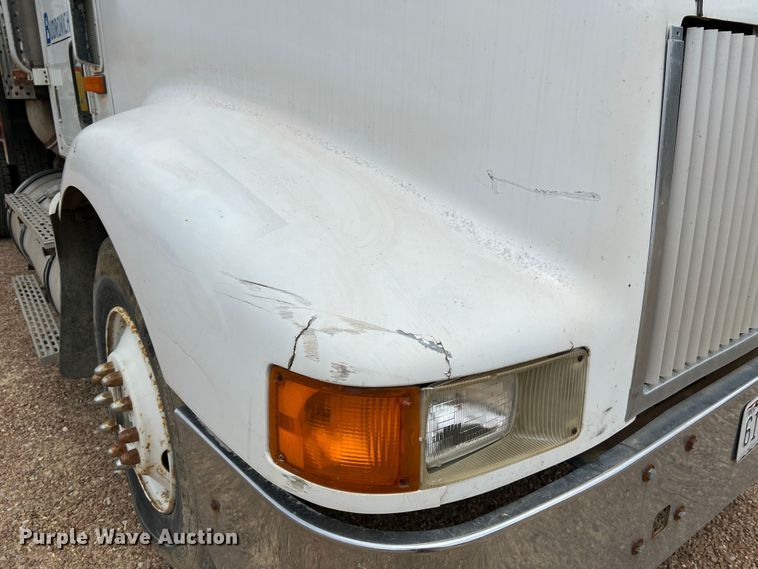 image for item KC9872 1991 International 9400  flatbed truck