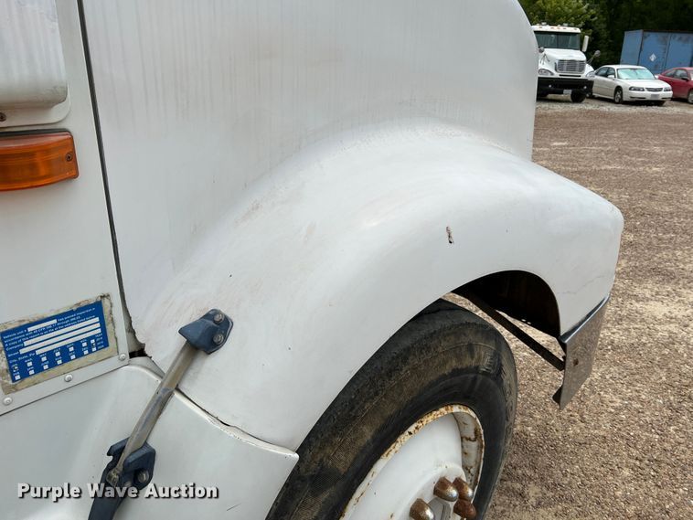 image for item KC9872 1991 International 9400  flatbed truck