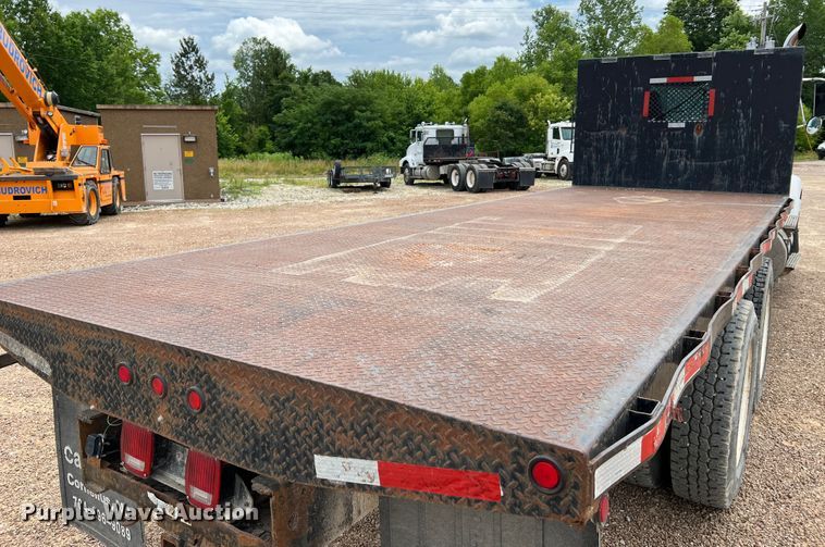 image for item KC9872 1991 International 9400  flatbed truck