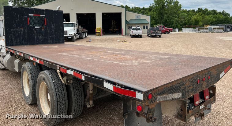 image for item KC9872 1991 International 9400  flatbed truck