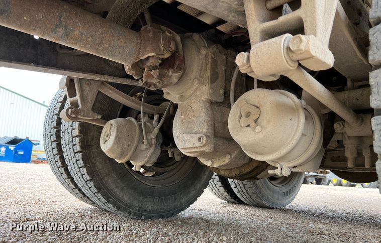 image for item KC9872 1991 International 9400  flatbed truck