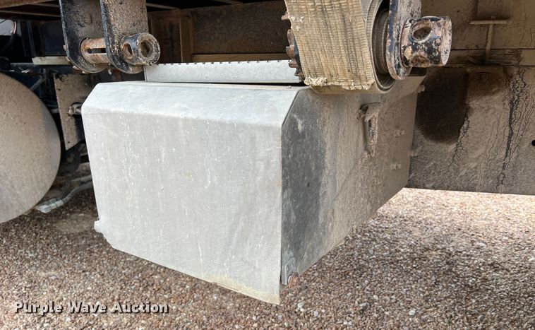 image for item KC9872 1991 International 9400  flatbed truck