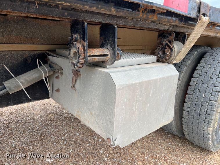 image for item KC9872 1991 International 9400  flatbed truck