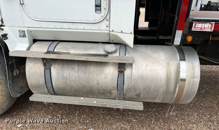 image for item KC9872 1991 International 9400  flatbed truck