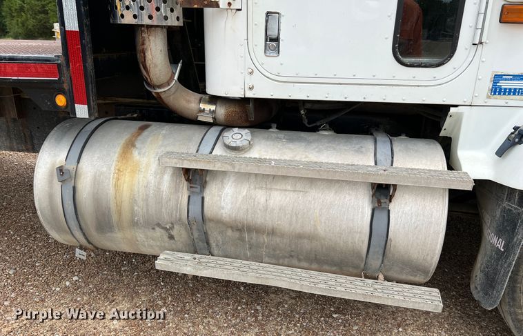 image for item KC9872 1991 International 9400  flatbed truck