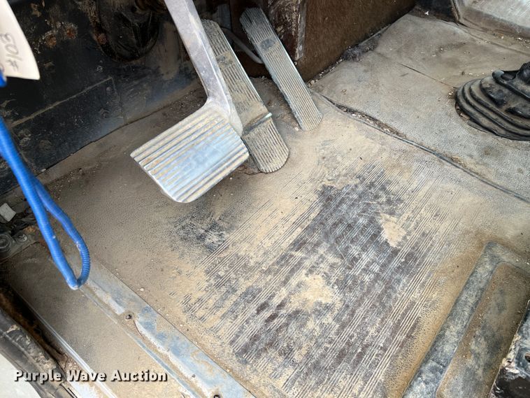 image for item KC9872 1991 International 9400  flatbed truck