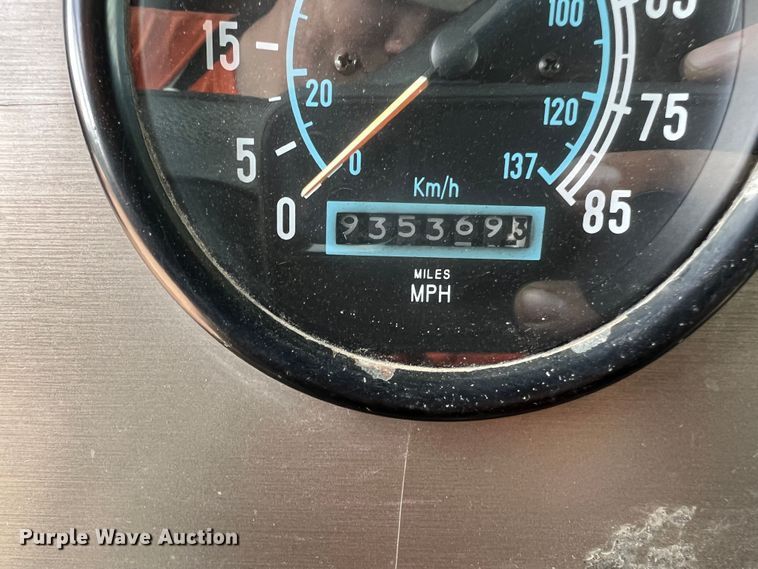 image for item KC9872 1991 International 9400  flatbed truck