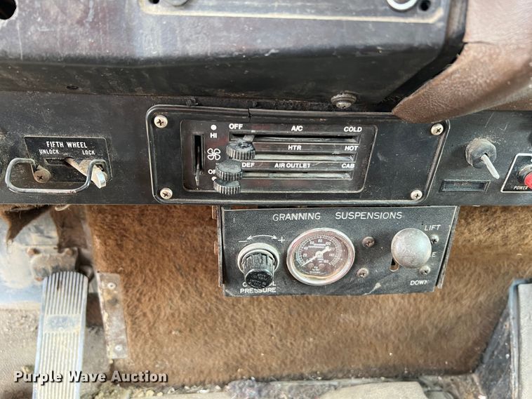 image for item KC9872 1991 International 9400  flatbed truck