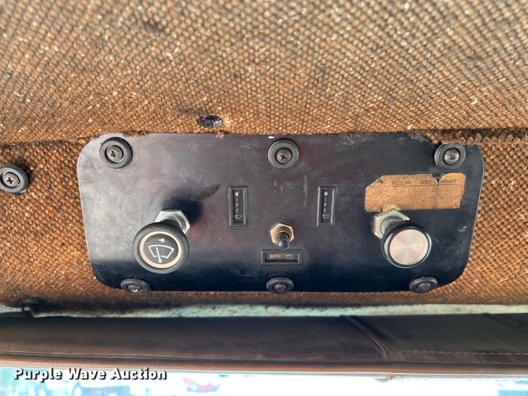 image for item KC9872 1991 International 9400  flatbed truck