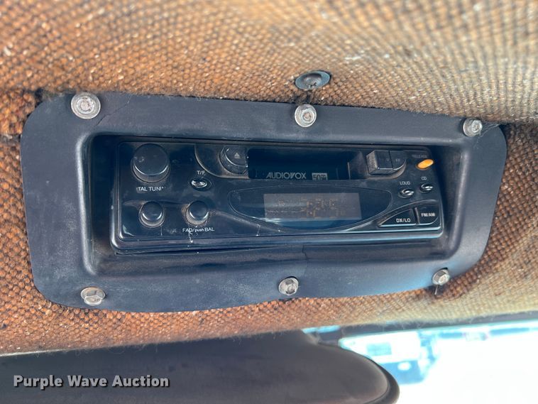 image for item KC9872 1991 International 9400  flatbed truck