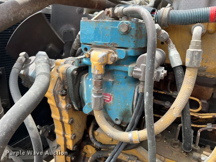 image for item KC9872 1991 International 9400  flatbed truck