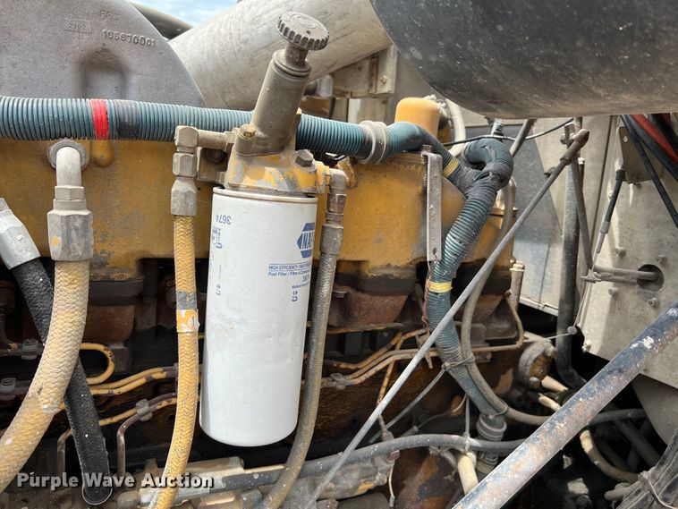 image for item KC9872 1991 International 9400  flatbed truck