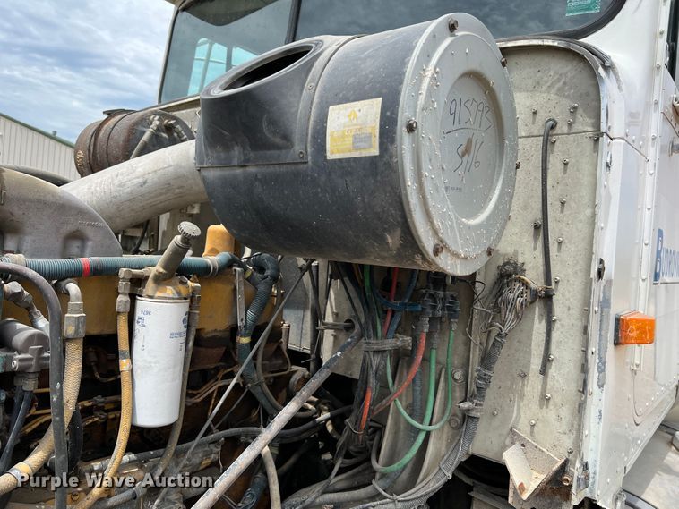 image for item KC9872 1991 International 9400  flatbed truck