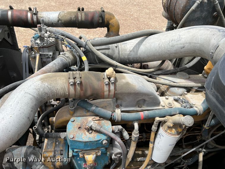 image for item KC9872 1991 International 9400  flatbed truck