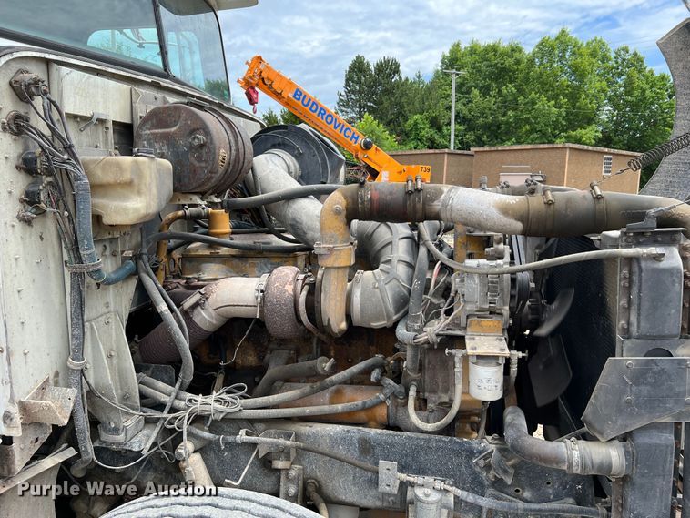 image for item KC9872 1991 International 9400  flatbed truck