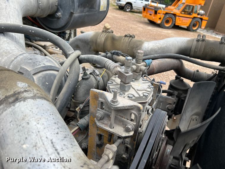 image for item KC9872 1991 International 9400  flatbed truck