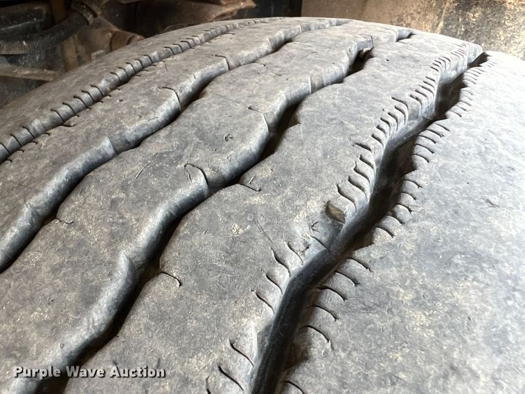 image for item KC9872 1991 International 9400  flatbed truck