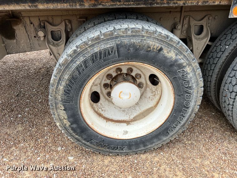 image for item KC9872 1991 International 9400  flatbed truck