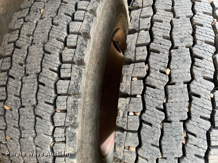 image for item KC9872 1991 International 9400  flatbed truck