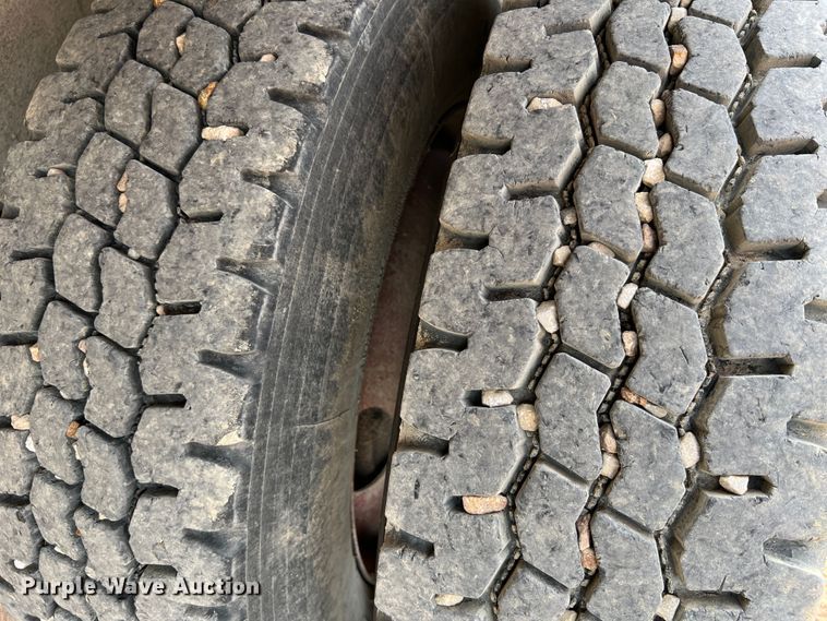 image for item KC9872 1991 International 9400  flatbed truck