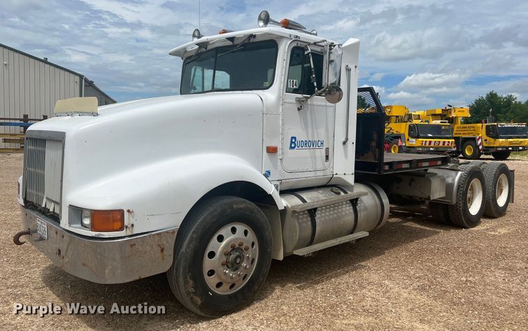 image for item KC9873 1990 International 9400  semi truck