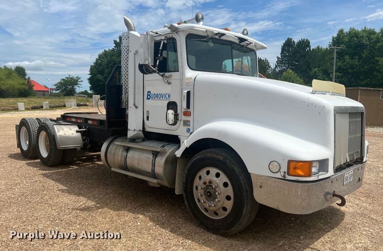 image for item KC9873 1990 International 9400  semi truck