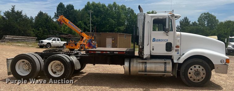 image for item KC9873 1990 International 9400  semi truck