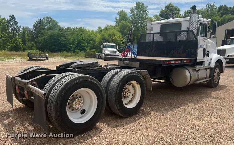 image for item KC9873 1990 International 9400  semi truck