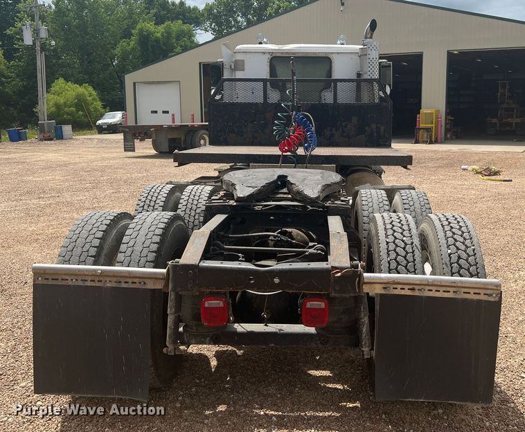 image for item KC9873 1990 International 9400  semi truck