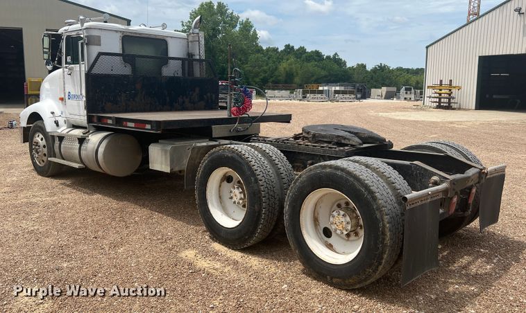 image for item KC9873 1990 International 9400  semi truck