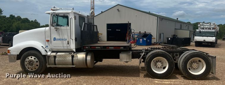 image for item KC9873 1990 International 9400  semi truck