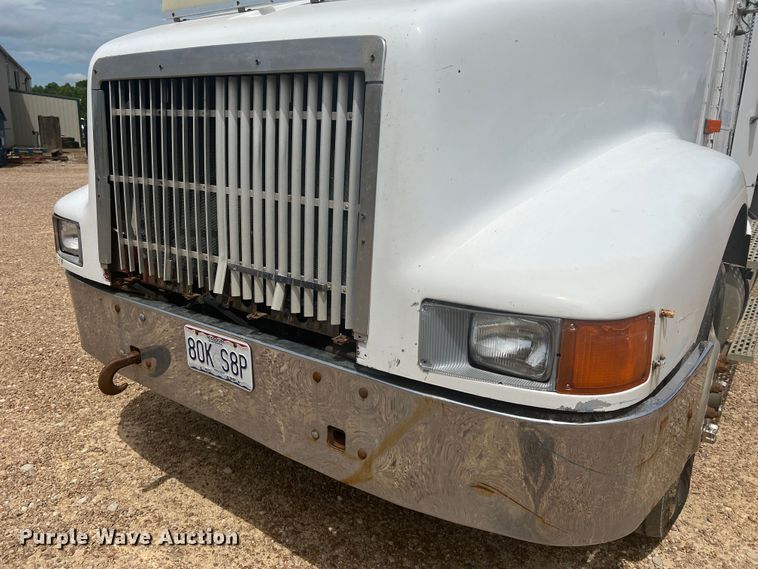 image for item KC9873 1990 International 9400  semi truck