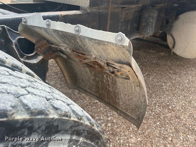 image for item KC9873 1990 International 9400  semi truck