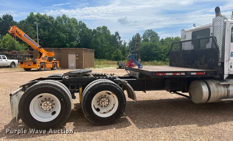 image for item KC9873 1990 International 9400  semi truck