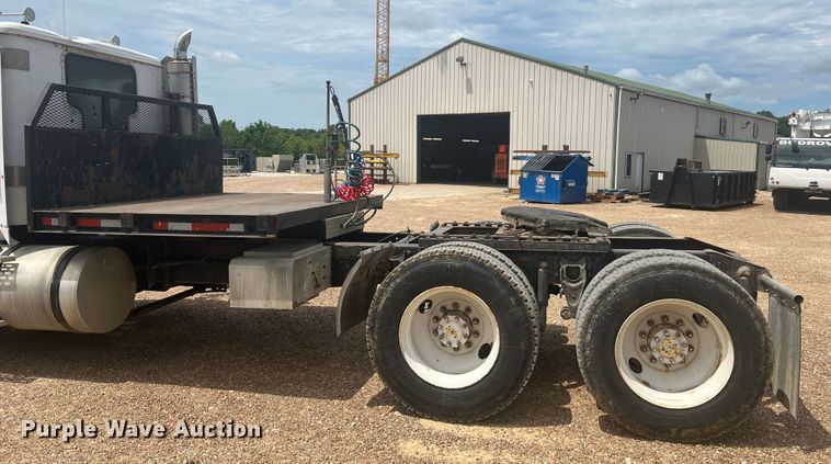 image for item KC9873 1990 International 9400  semi truck