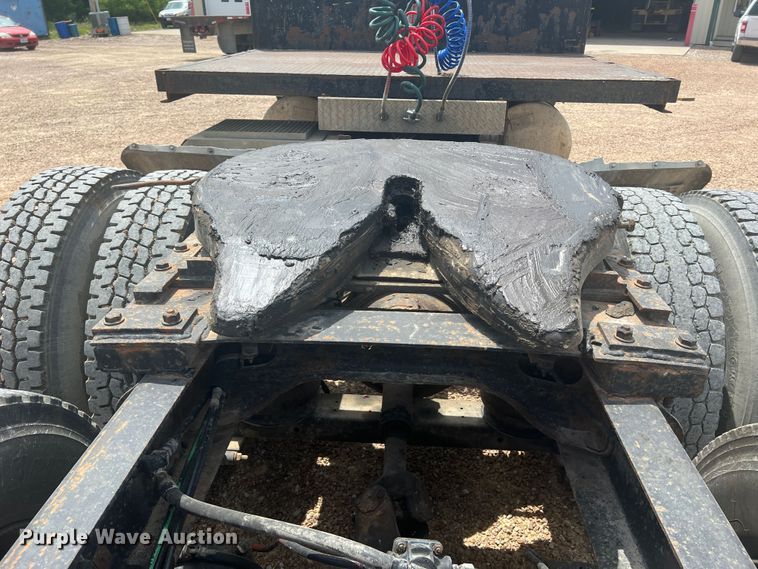 image for item KC9873 1990 International 9400  semi truck