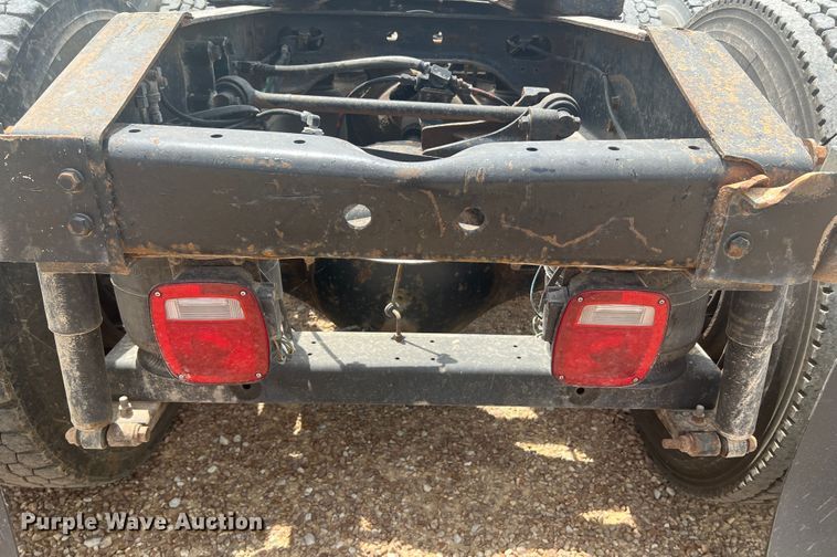 image for item KC9873 1990 International 9400  semi truck