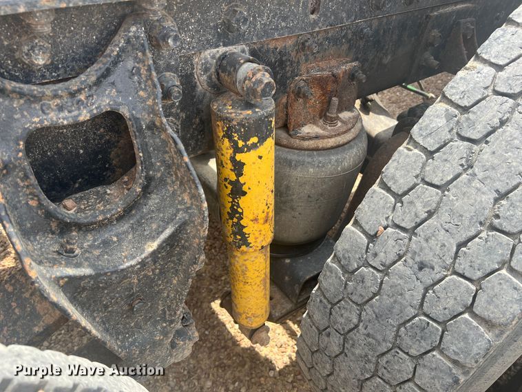 image for item KC9873 1990 International 9400  semi truck