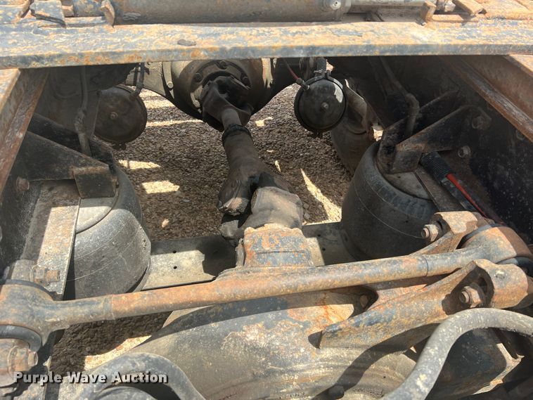 image for item KC9873 1990 International 9400  semi truck