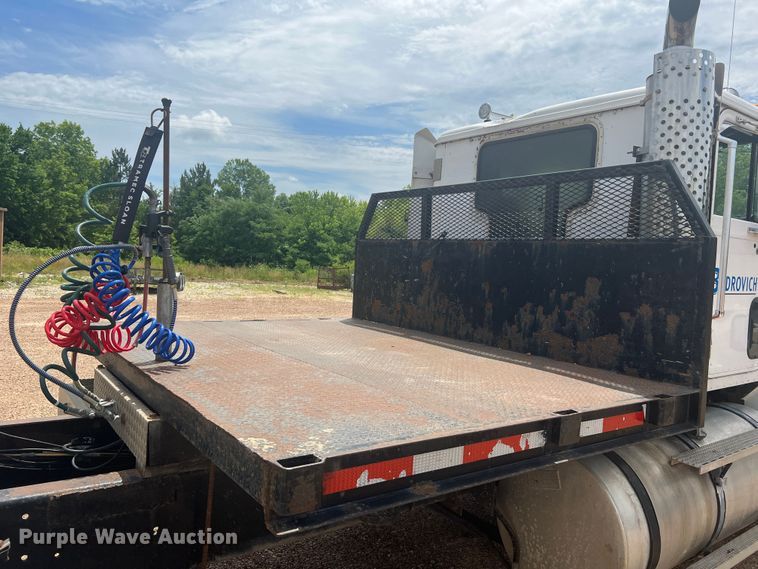 image for item KC9873 1990 International 9400  semi truck