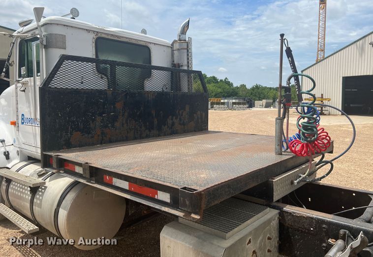 image for item KC9873 1990 International 9400  semi truck