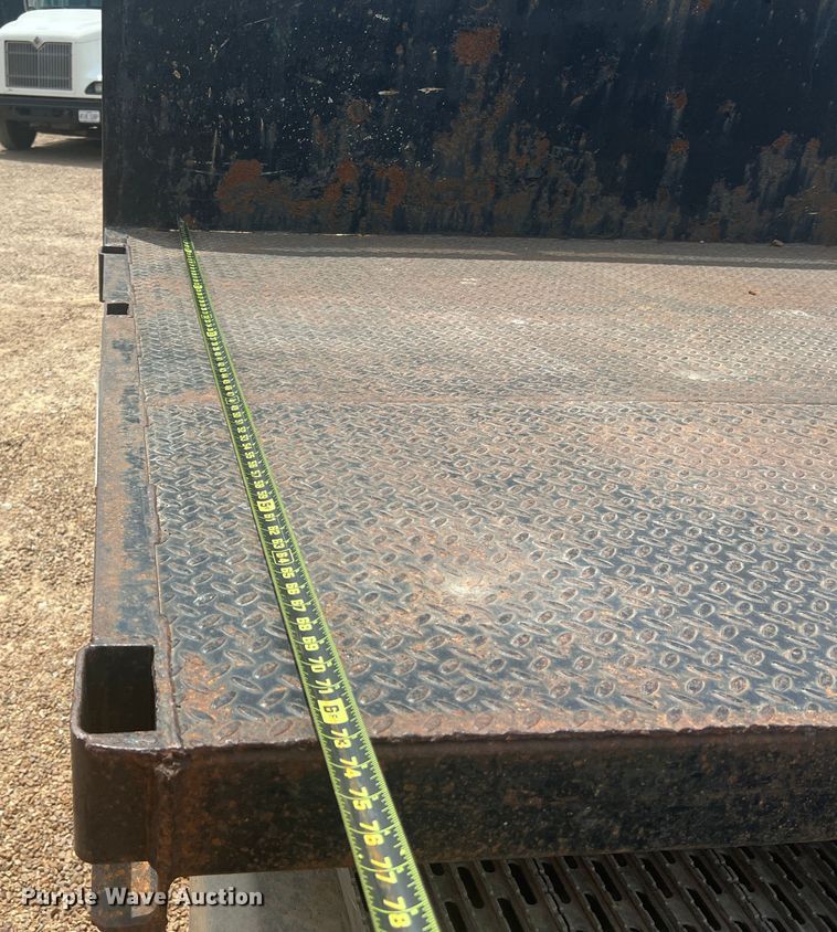 image for item KC9873 1990 International 9400  semi truck