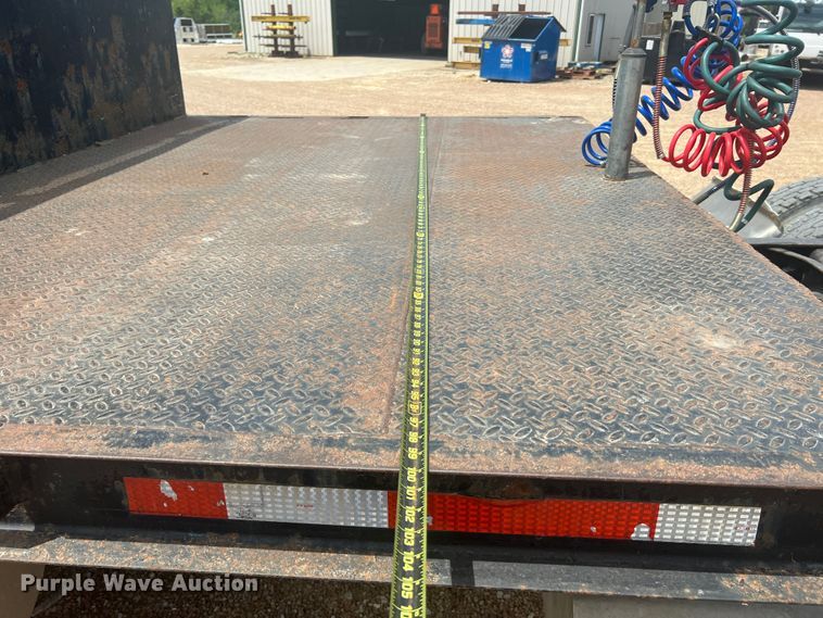 image for item KC9873 1990 International 9400  semi truck