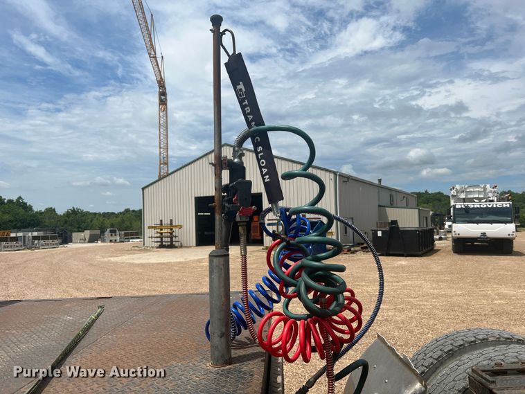 image for item KC9873 1990 International 9400  semi truck