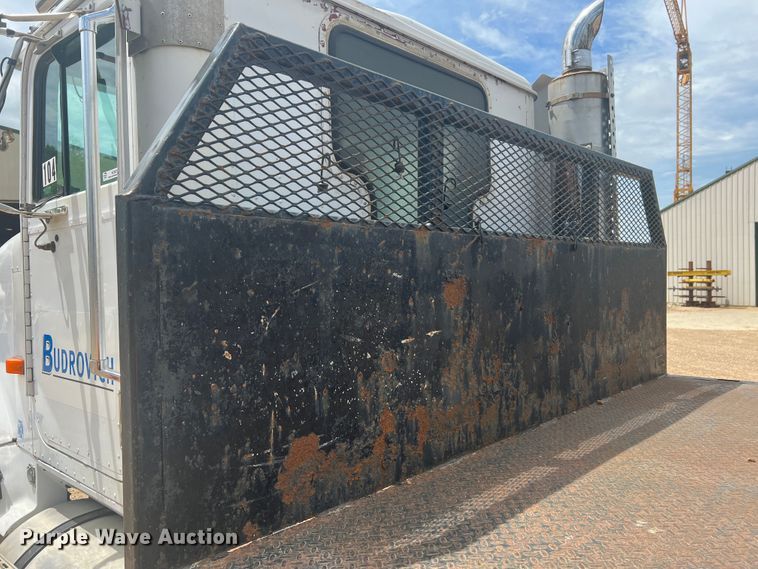 image for item KC9873 1990 International 9400  semi truck