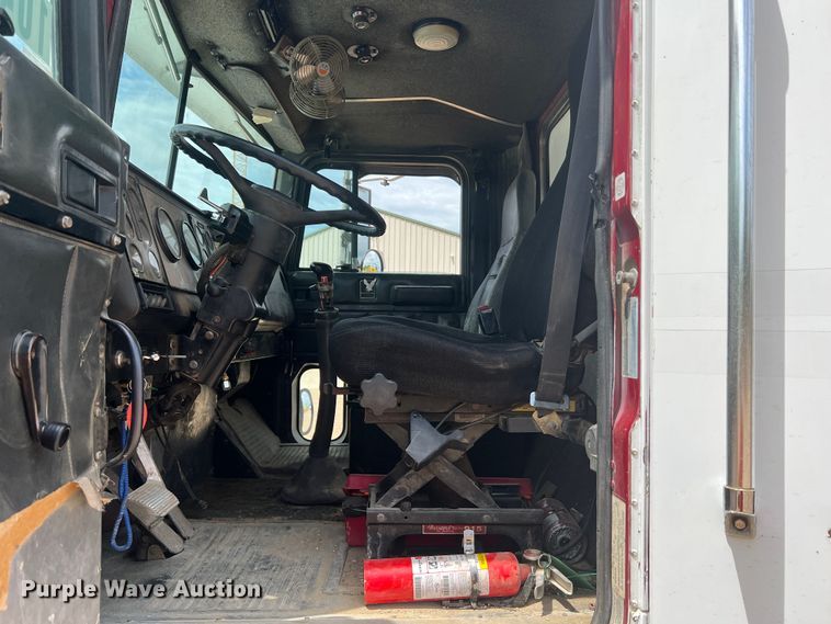 image for item KC9873 1990 International 9400  semi truck