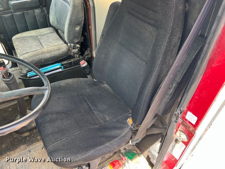 image for item KC9873 1990 International 9400  semi truck